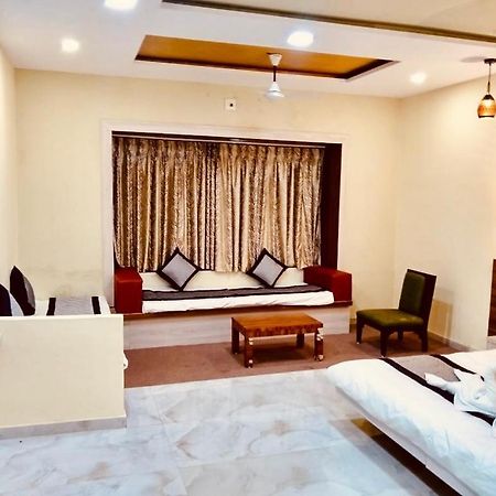 Royal Club & Resort Ahmadabad Zewnętrze zdjęcie