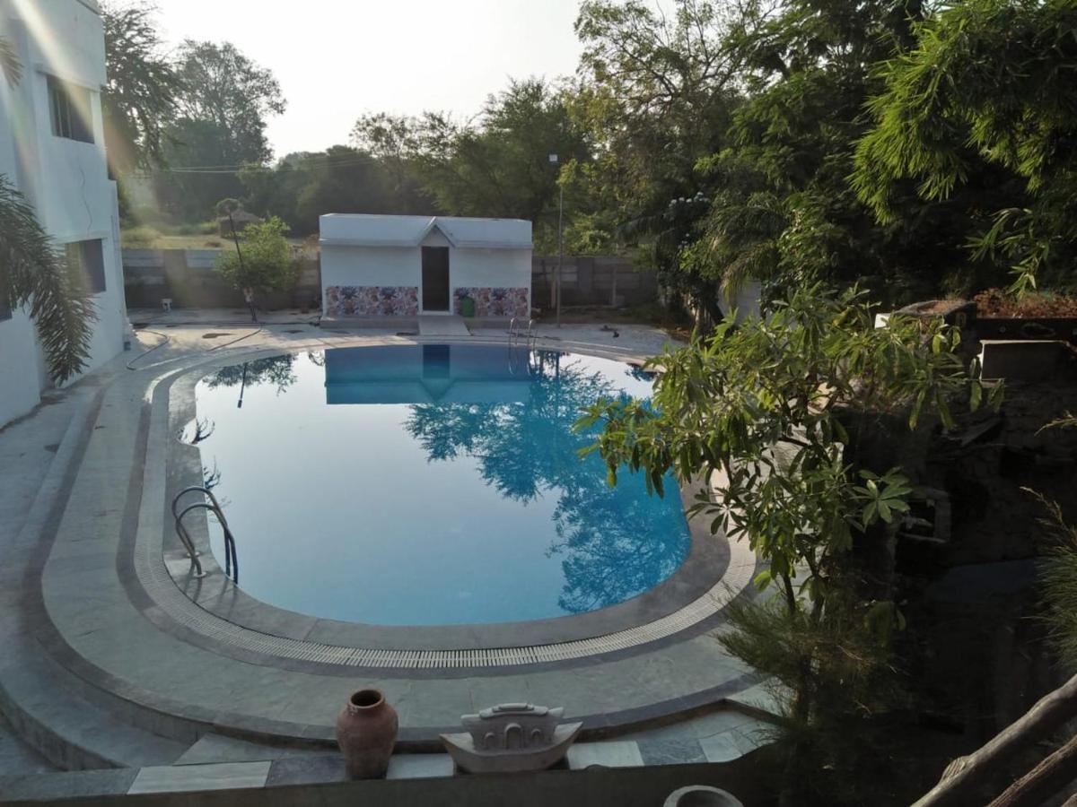Royal Club & Resort Ahmadabad Zewnętrze zdjęcie
